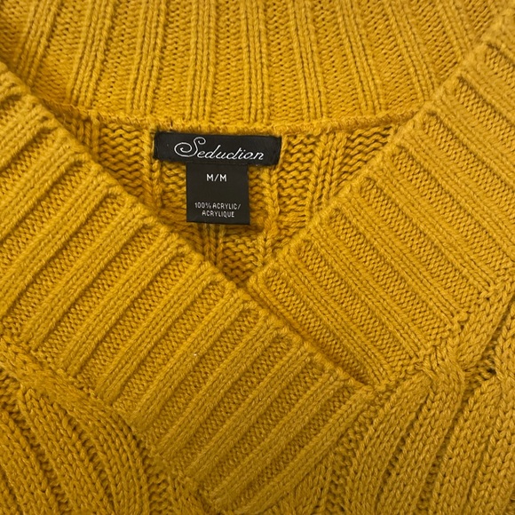 Yellow sweater - Picture 2 of 3